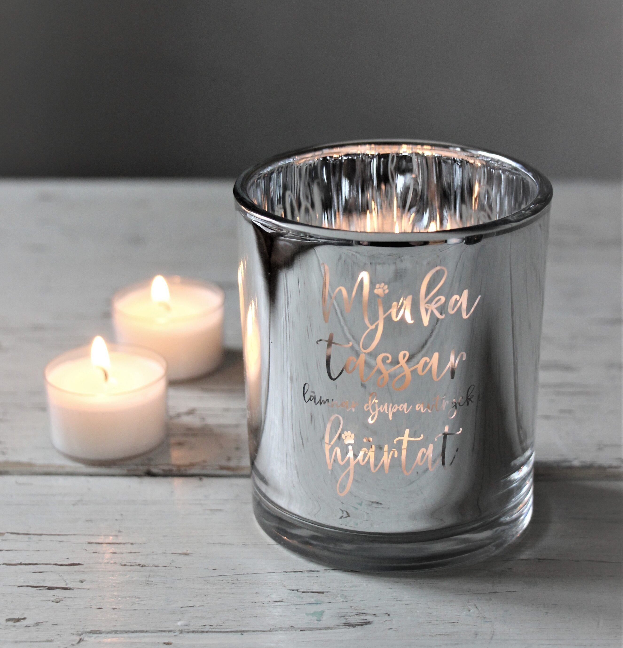 Ljuslykta Mjuka Tassar Silver från Majas Cottage på bord