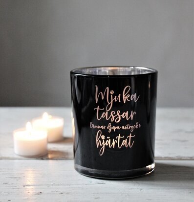 Bild av ljuslykta som skapar hemtrevlig atmosfär