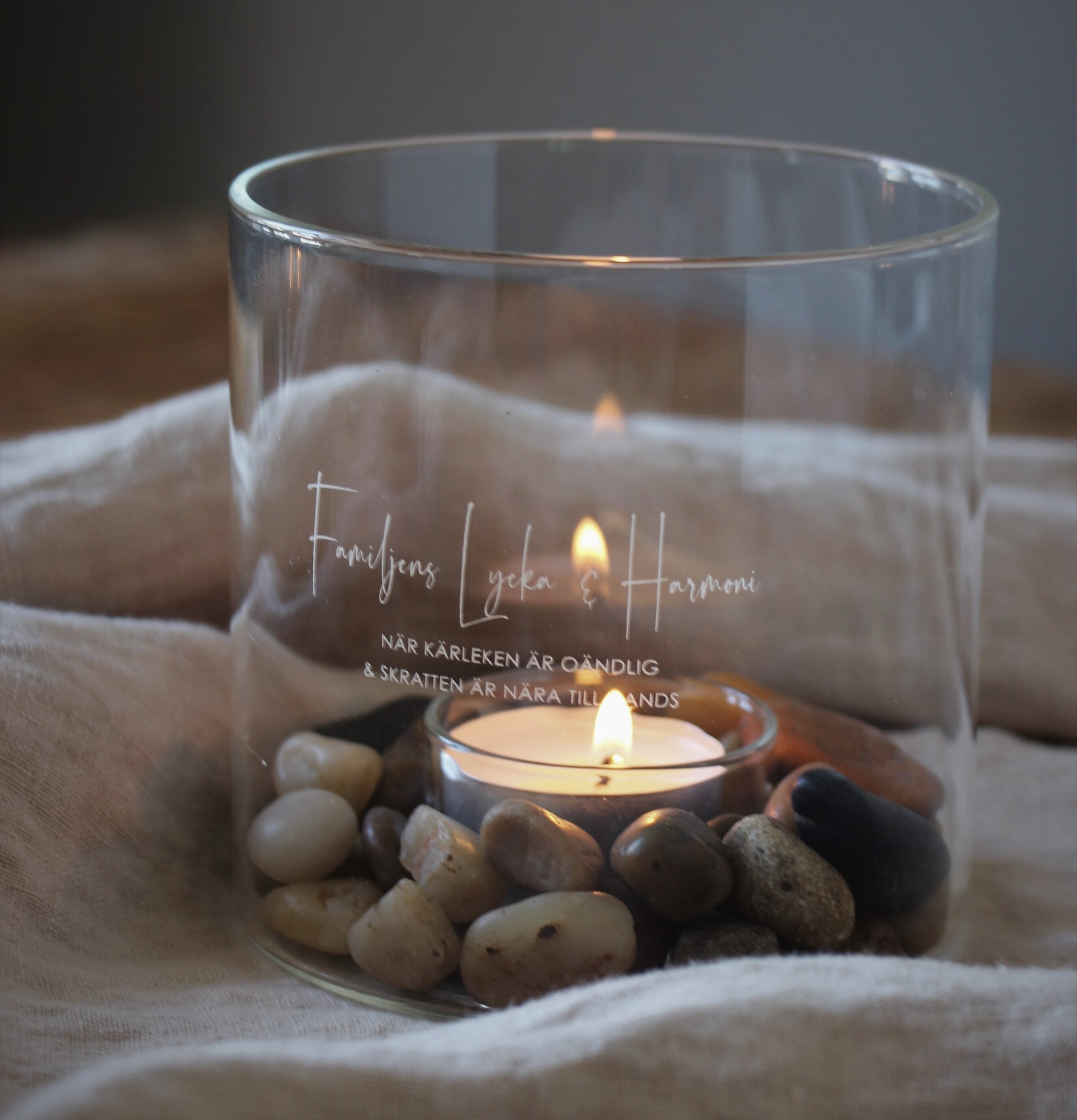 Bild av ljuslykta som skapar hemtrevlig atmosfär