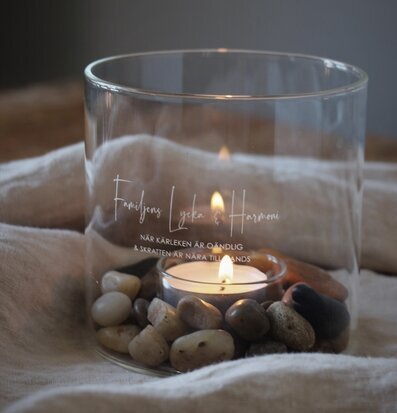 Bild av ljuslykta som skapar hemtrevlig atmosfär