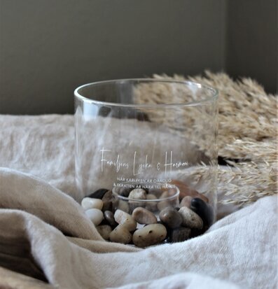 Bild av ljuslykta med naturliga och harmoniska toner