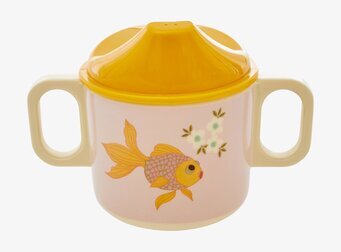 Bild av babymugg med guldfiskmotiv och blommor