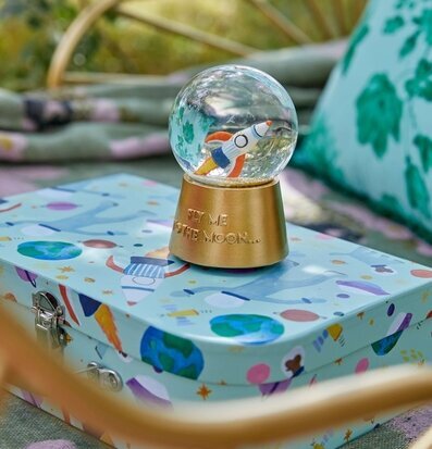 Snöglob Music Space Design från Rice med rymdraket och glitter