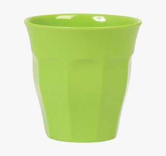 Bild av grön mugg med elegant design och hög kvalitet