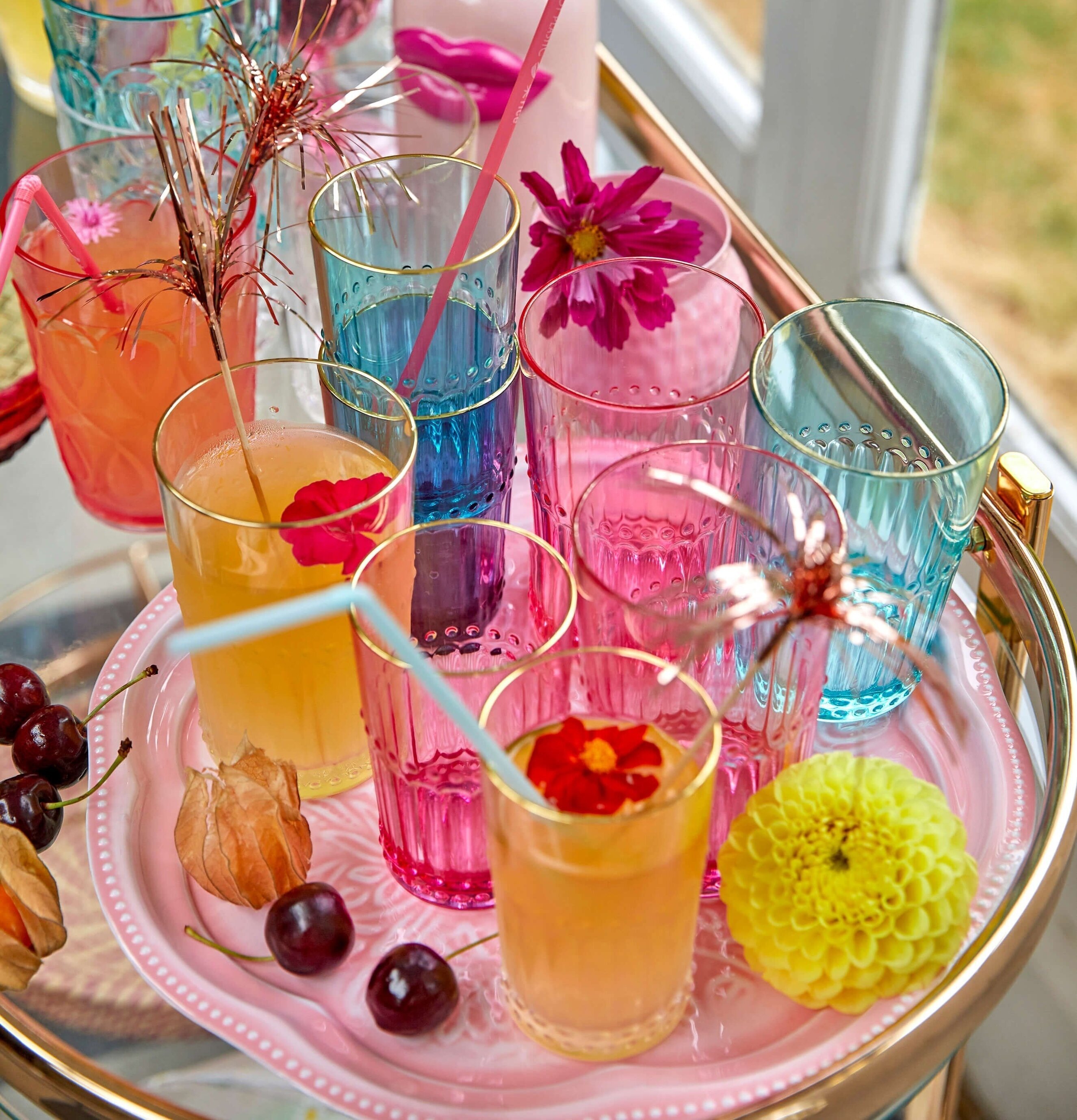 Rund Emaljbricka Flamingo Pink från Rice med färgglada glas