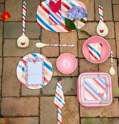 Assiett Candy Stripes Print från Rice på terrakottayta