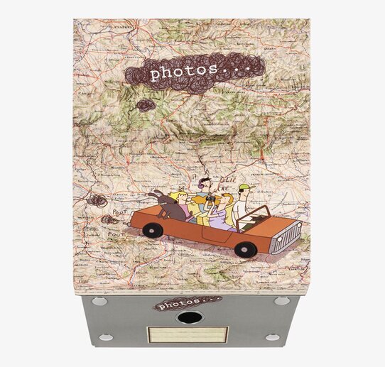 Förvaringsbox Foto från Derriére la porte med färgglad bil