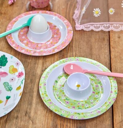 Äggkopp Green Spring Flower Print från Rice på frukostbord