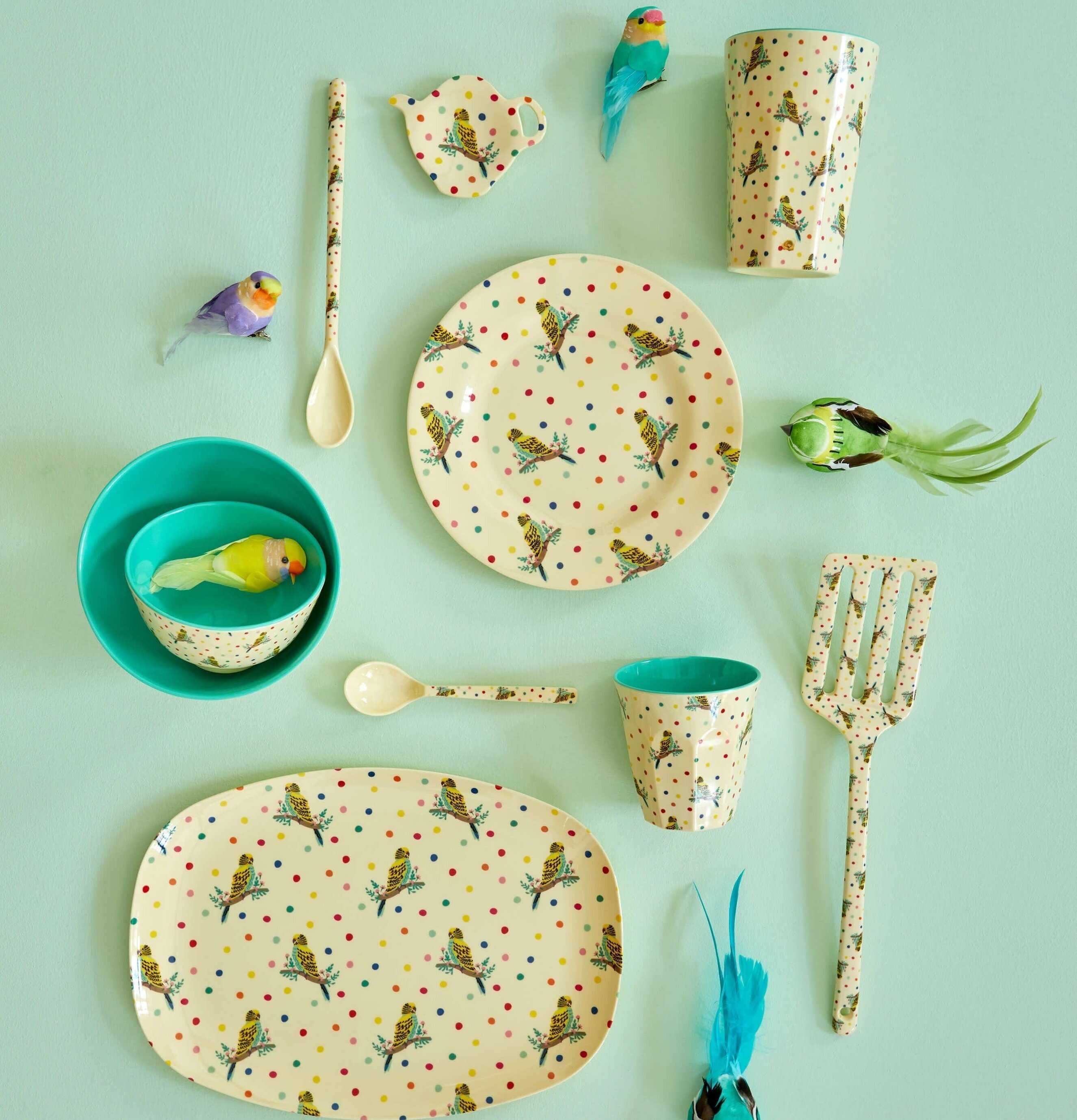 Mugg Budgie Print från Rice med färgglada prickar och fåglar