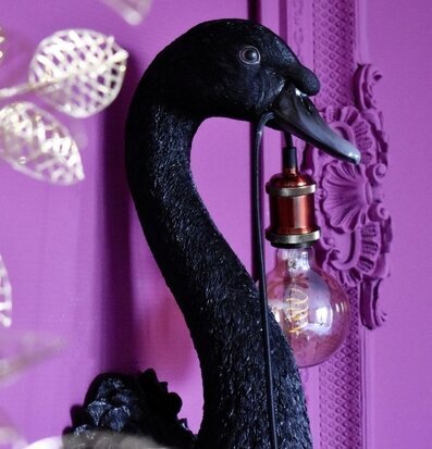 Vägglampa Petra Svart från Werner Voss i svanform