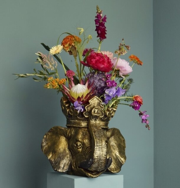 Kruka Elephant Gold från Werner Voss med färgglada blommor
