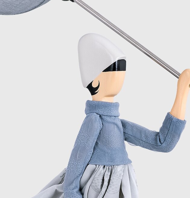 Bordslampa Perla från Skitso, stiliserad figur med paraply