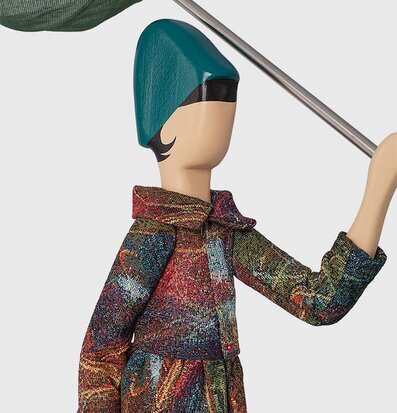 Bordslampa Renata från Skitso, stiliserad kvinnlig figur