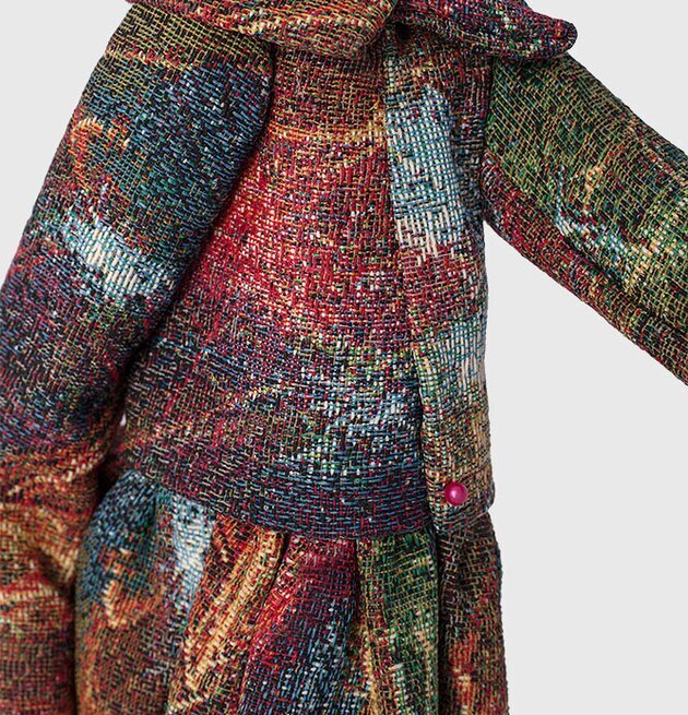 Bordslampa Renata från Skitso med färgglad textilklänning