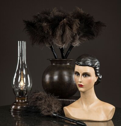 Byst Edith Poly från A Lot Decoration med antika detaljer