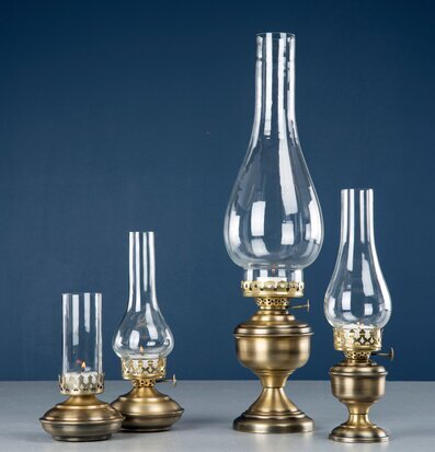 Bild av antika mässingsljuslyktor i elegant design