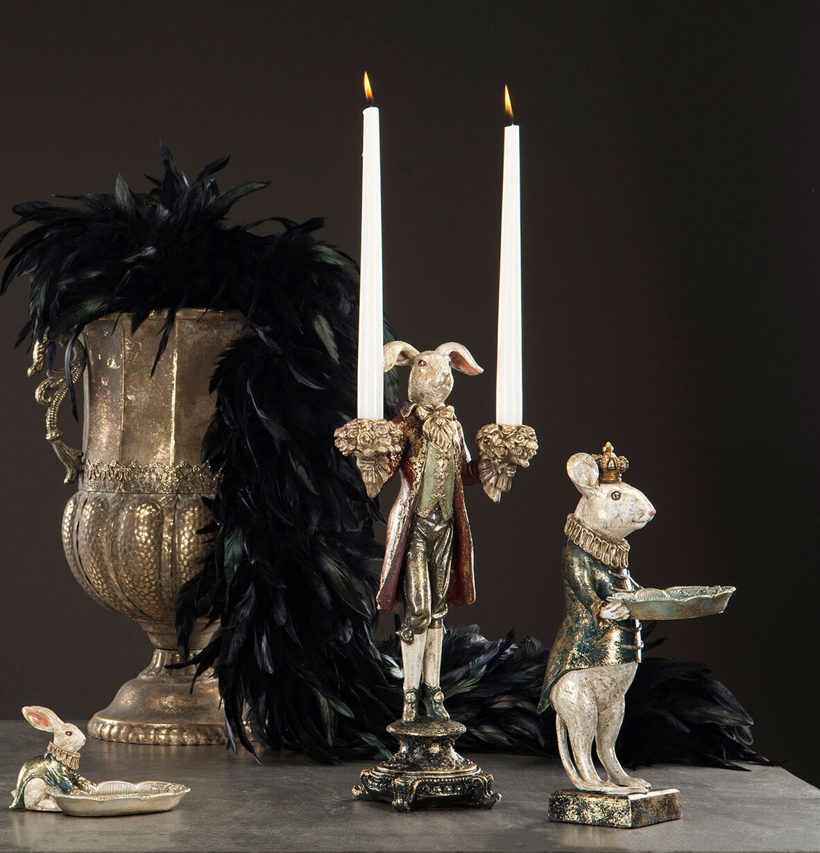 Mus Kung Med Fat från A Lot Decoration i kunglig dräkt