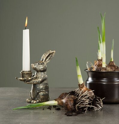 Ljusstake Hare Brun/Guld från A Lot Decoration på grått bord