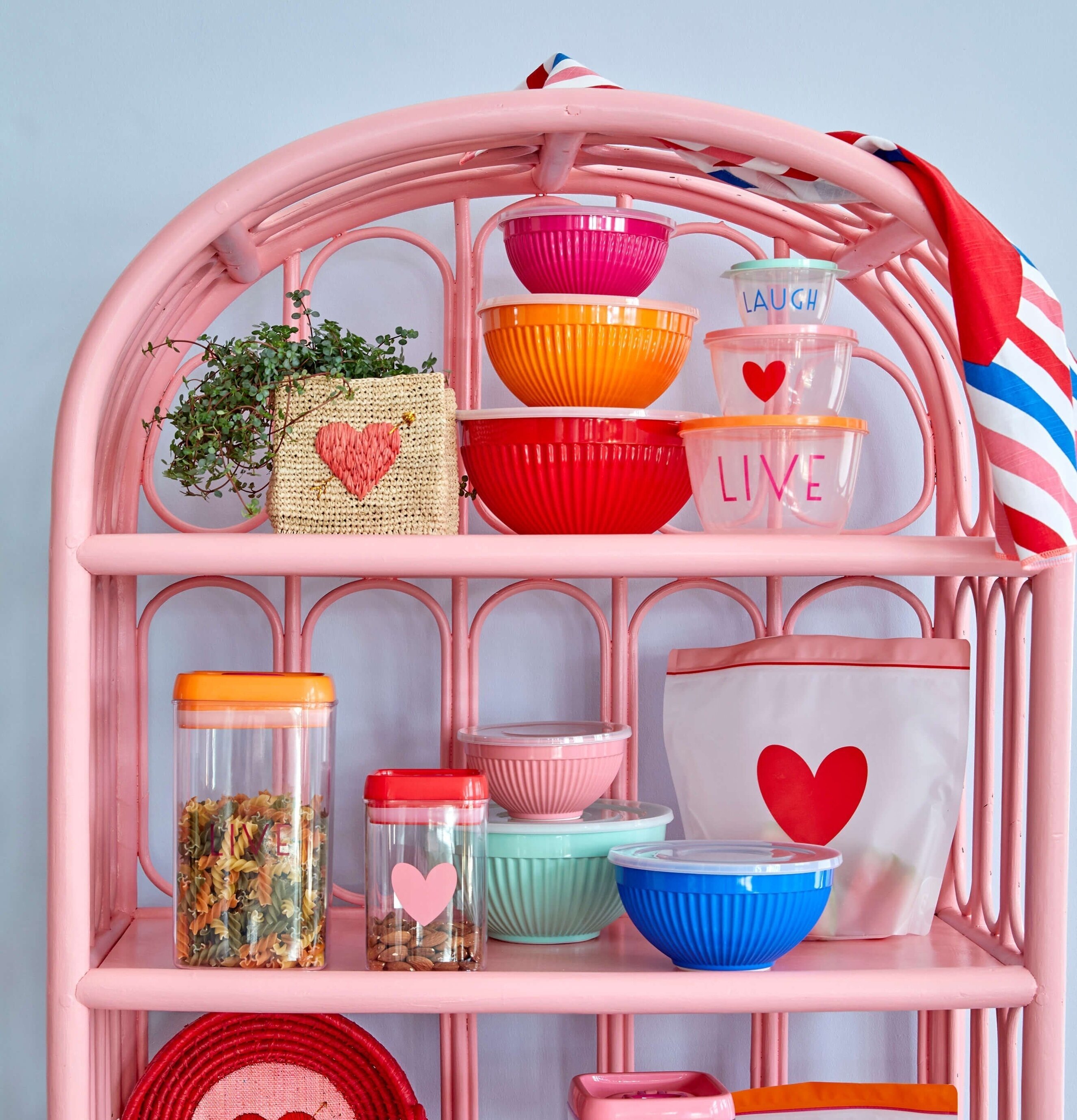 Matlåda 3-Pack Live Love Laugh från Rice på rosa hylla