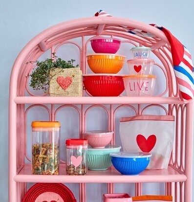 Matlåda 3-Pack Live Love Laugh från Rice på rosa hylla