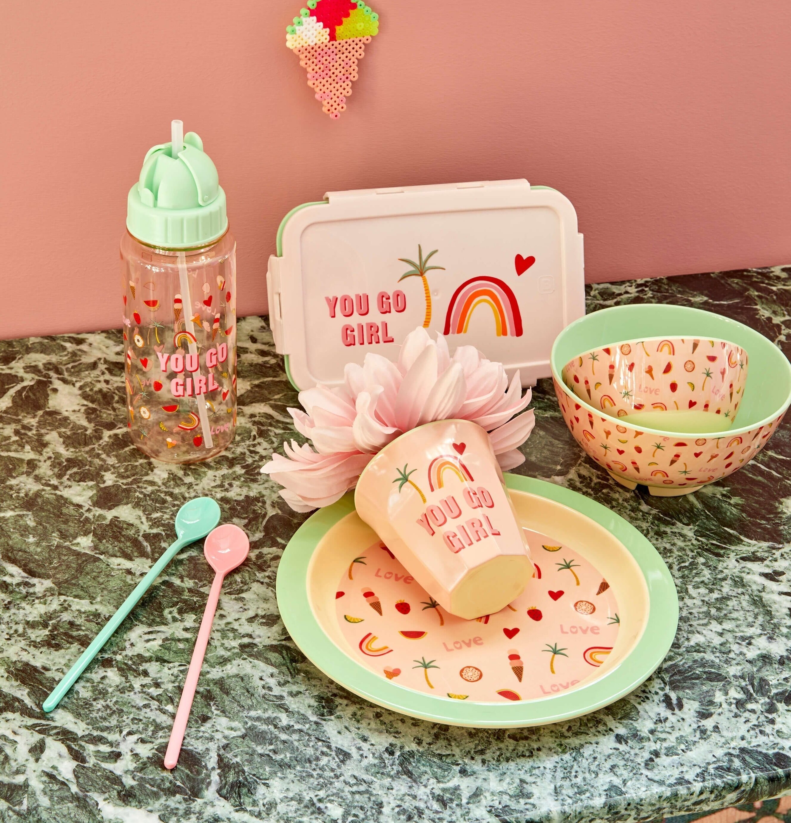 Lunchbox You Go Girl från Rice med matchande tillbehör