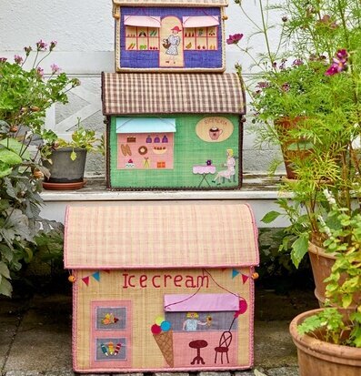 Förvaringshus Shop Theme från Rice i trädgårdsmiljö