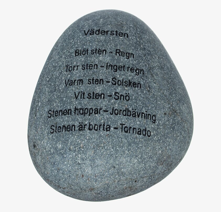 Stor Vädersten från Different Design med humoristisk text