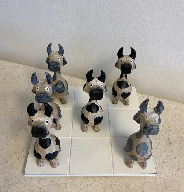 Tre i rad - Mix Trä Djur från Different Design på träplan