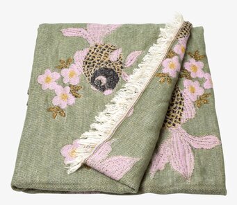 Pläd Goldfish Sage Green från Rice med koi-fiskar och blommor