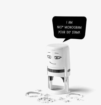 Stämpel Little NIO, Monogram Inkl 52 Bokstäver från Little Nio