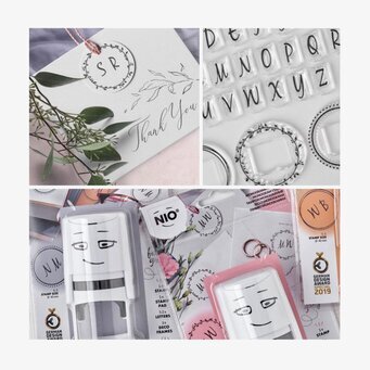 Stämpel Little NIO, Monogram Inkl 52 Bokstäver från Little Nio