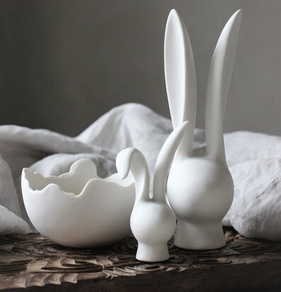 Dekor Bunny Hög från Majas Cottage med andra dekorationer