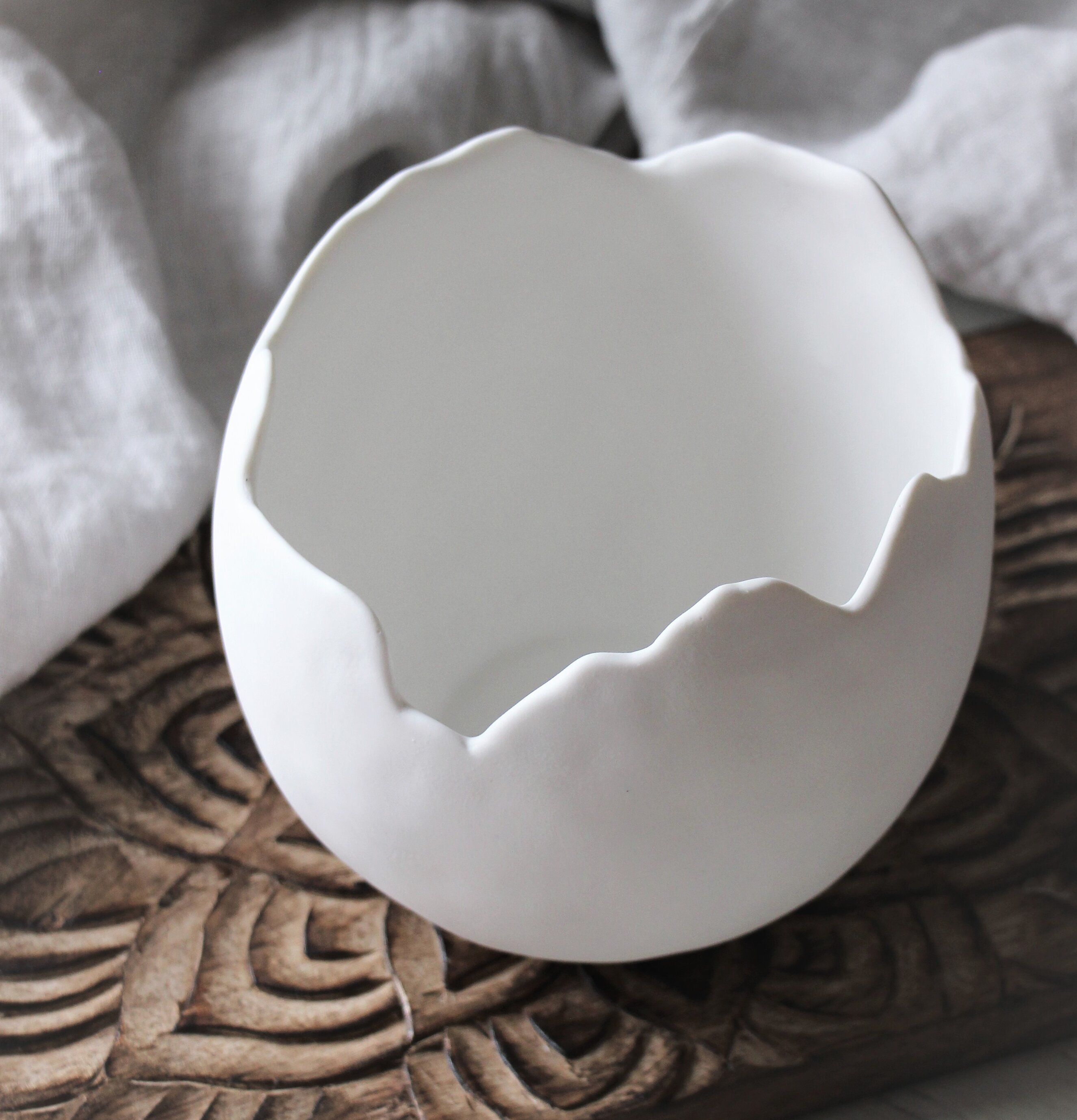 Skål Äggskal Mellan från Majas Cottage på träbricka