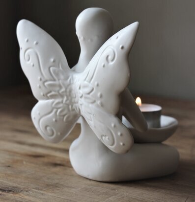 Bild av dekorativ skulptur i vit meditationsdesign