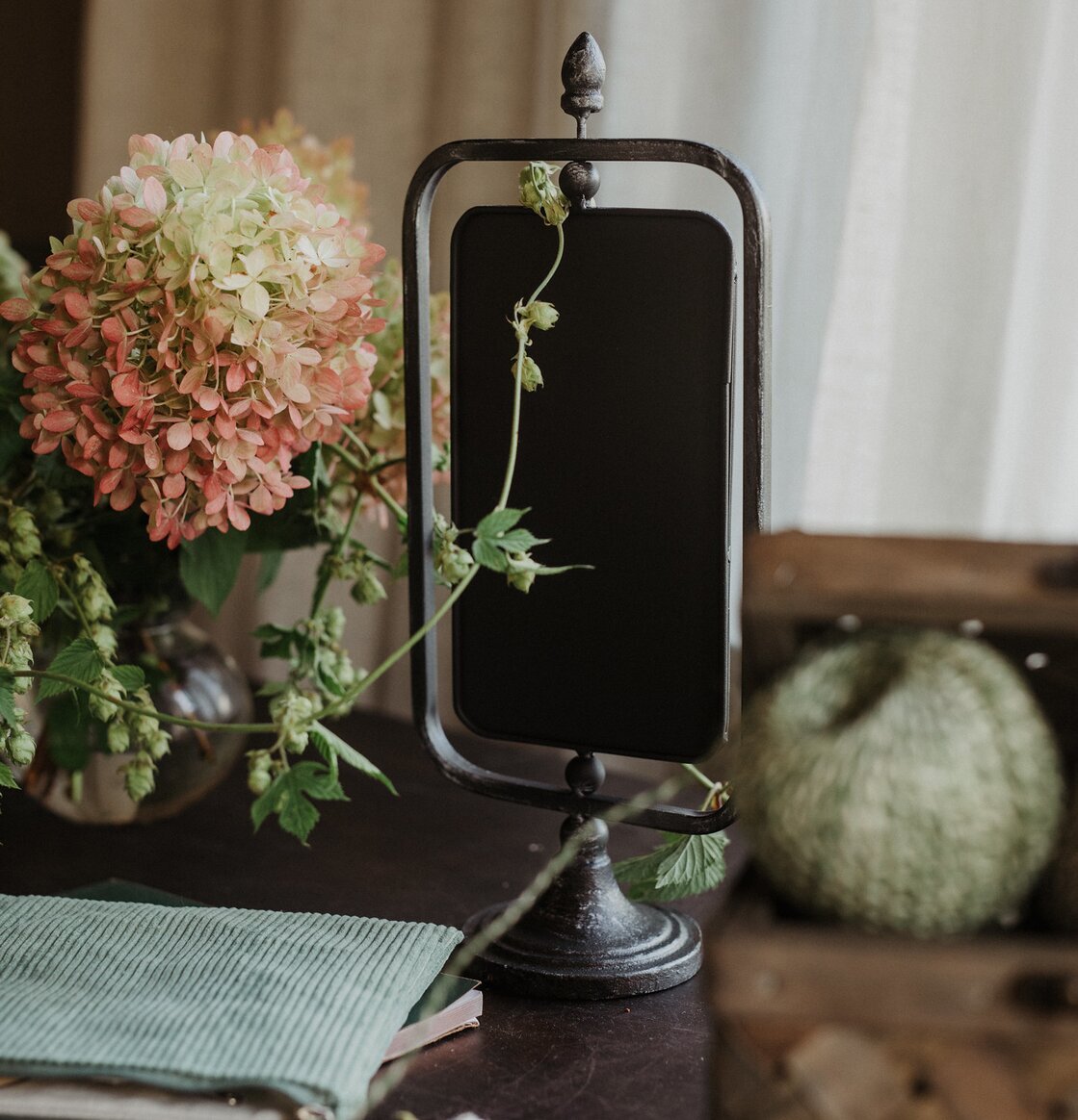 Roterbar Griffeltavla på Fot Antik Grå från Strömshaga