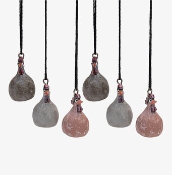 Hängande Höna Mix från Nääsgränsgården i olika färger