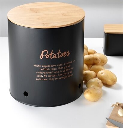 Bild av stilren plåtburk med potatis och trälock