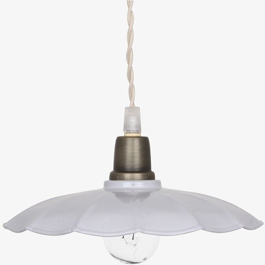 Taklampa Gustav Ljusgrå från Strömshaga i vit miljö