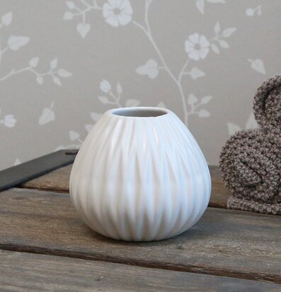 Tandborstmugg Vit från Chic Antique på rustik trämöbel