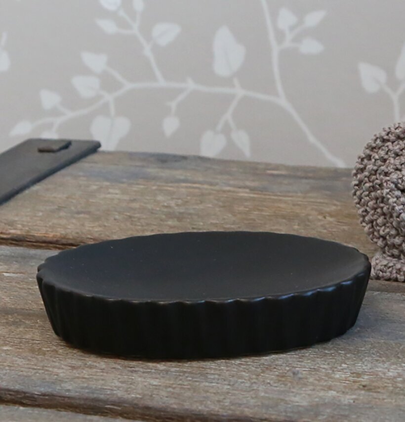 Tvålkopp Svart från Chic Antique på rustikt träbord