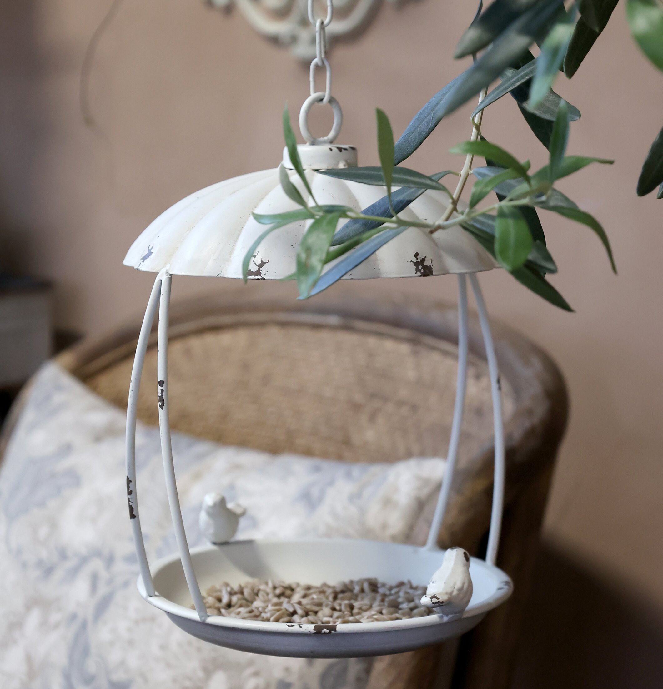 Fågelmatare Med Upphäng från Chic Antique i antik vit färg