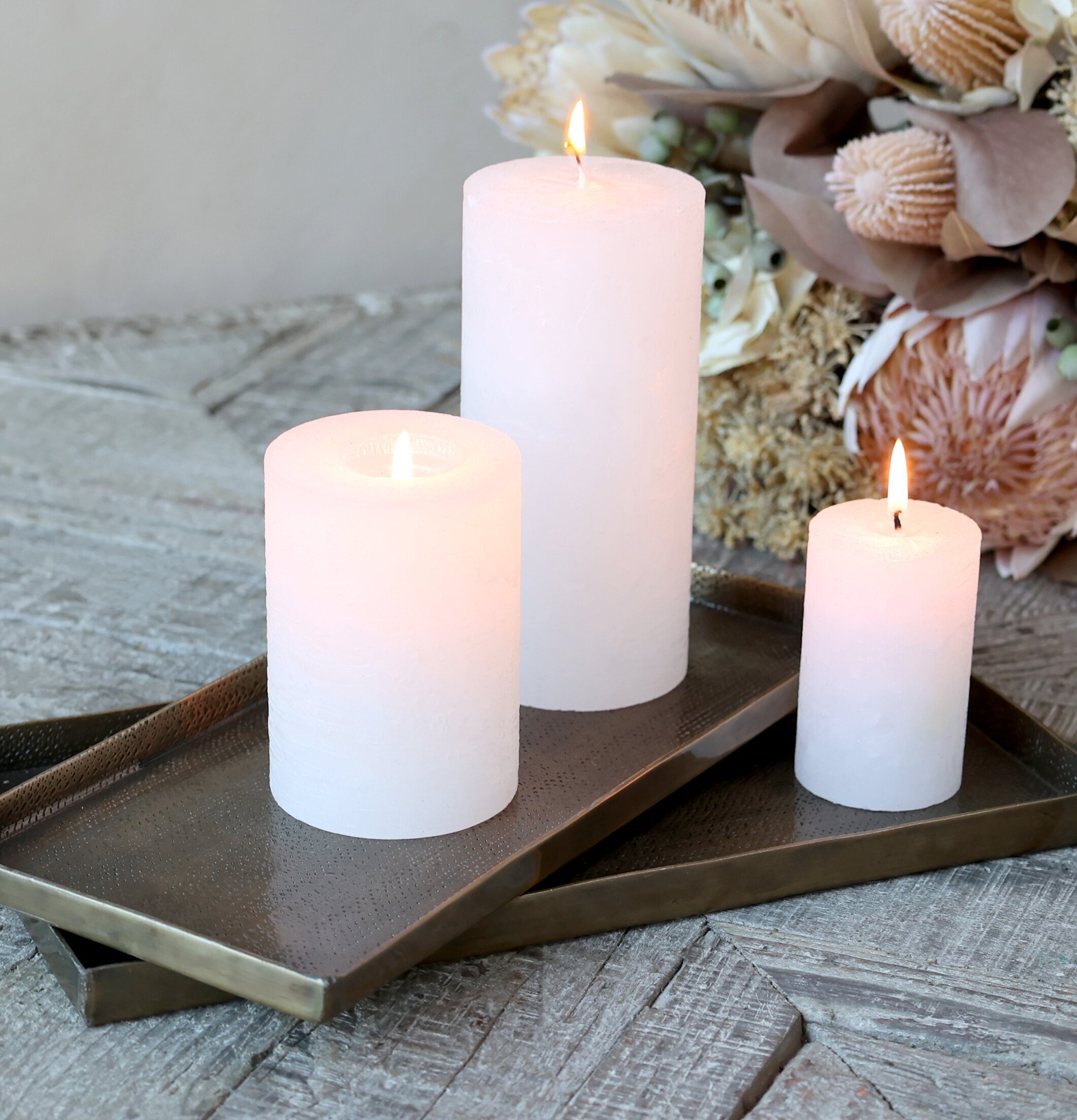 Fat Set/2 Antik Mässing från Chic Antique på rustikt träbord