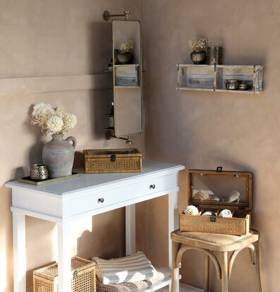 Spegel Vägg Inkl Hyllor från Chic Antique i harmonisk hörna