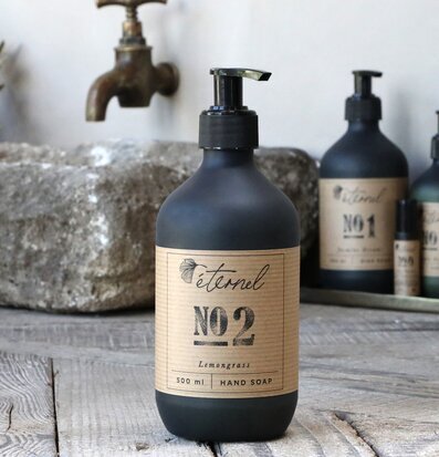 Éternel Handtvål No.2 från Éternel i mörk, matt pumpflaska