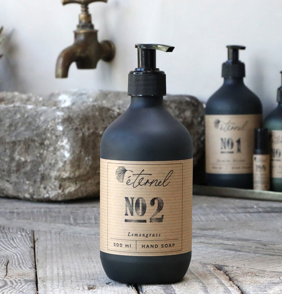 Éternel Handtvål No.2 från Éternel i mörk, matt pumpflaska