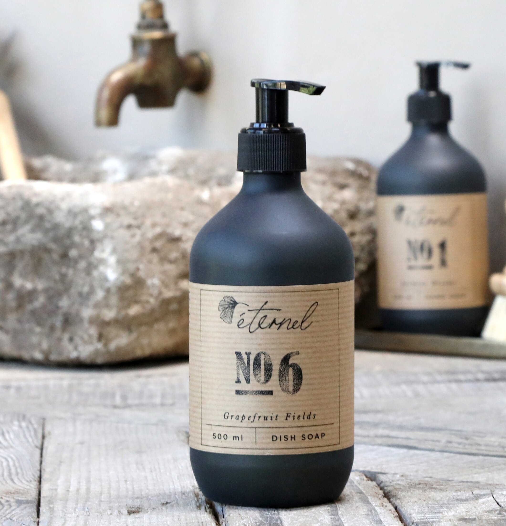 Éternel Diskmedel No.6 från Éternel med rustik design