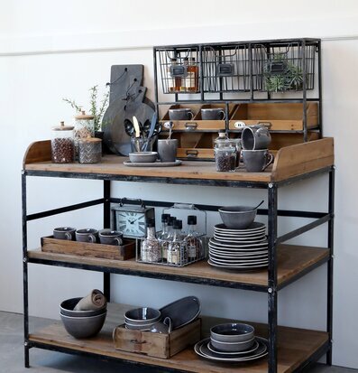 Vägghylla Med Lådor från Chic Antique i köksmiljö