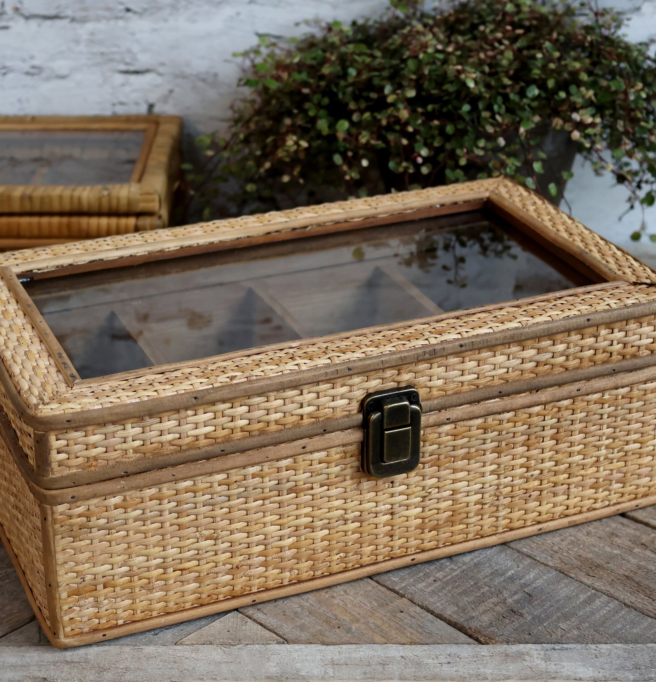 Förvaringslåda 4-Fack Flätad Rotting från Chic Antique