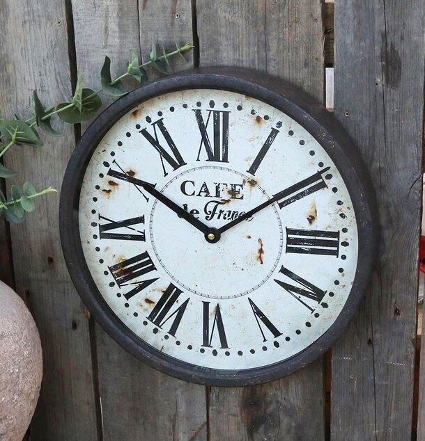 Väggklocka Antiksvart från Chic Antique med rustik charm