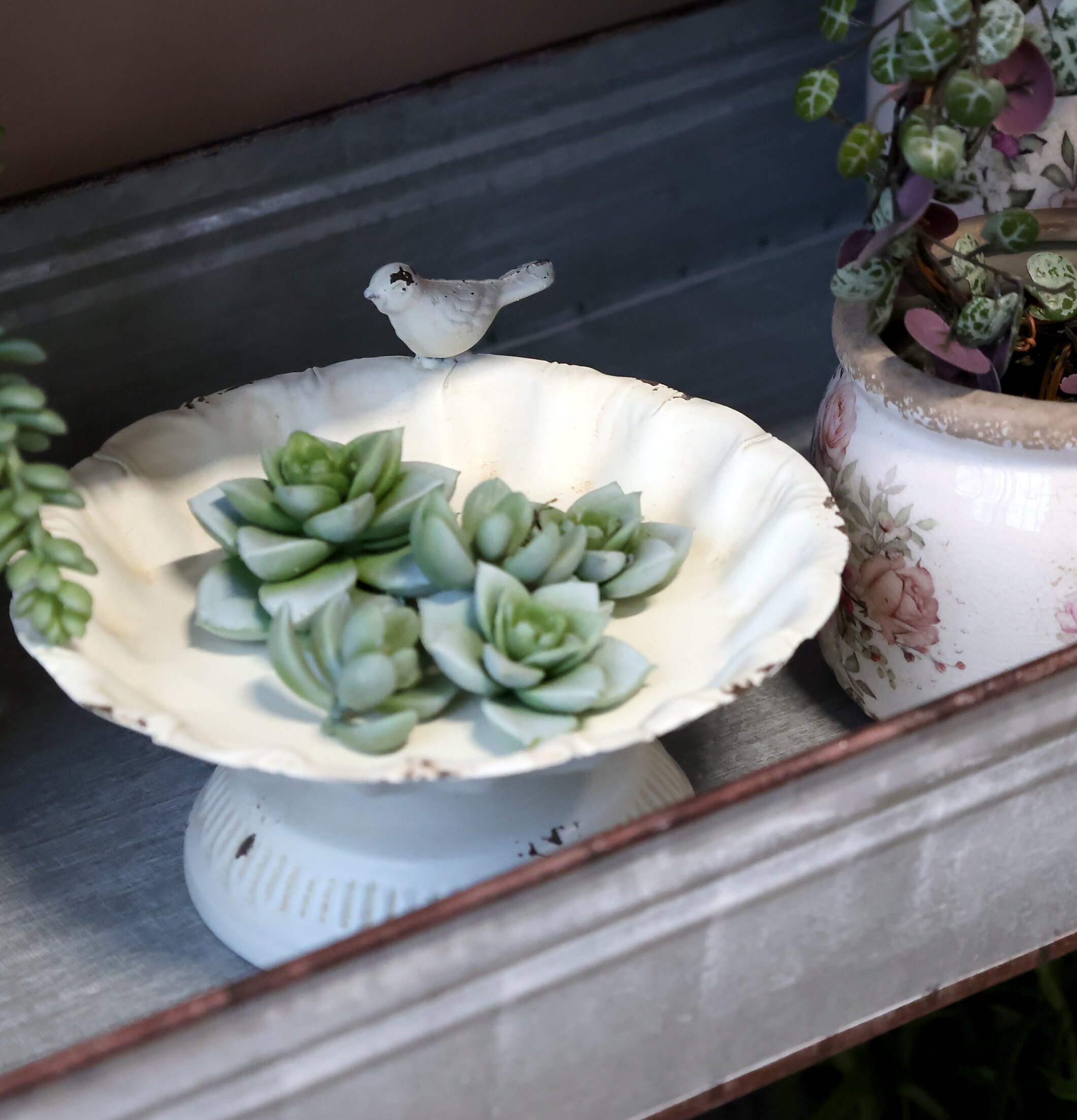 Fågelbad På Fot Antique Creme från Chic Antique i trädgård